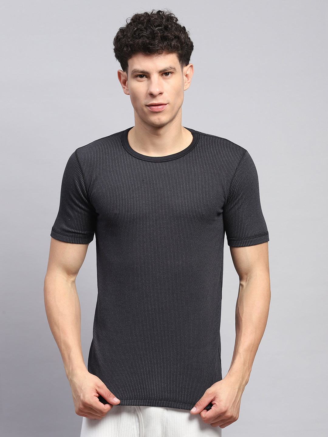 Men Black Solid Round Neck Half Sleeve Thermal Vest