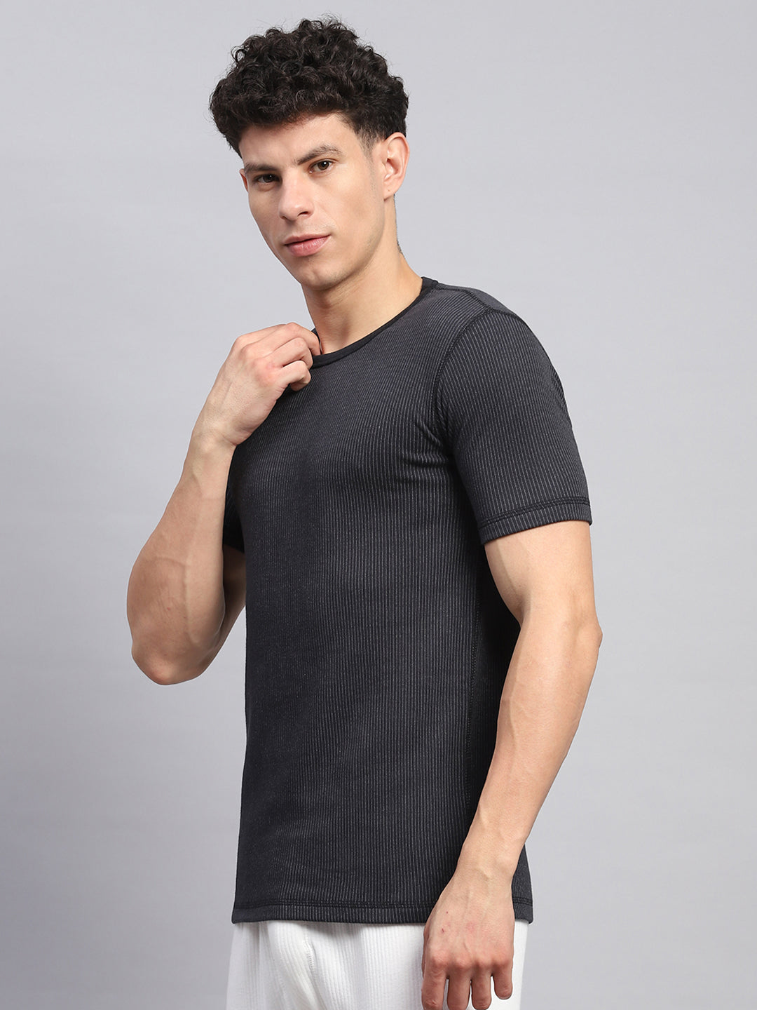 Men Black Solid Round Neck Half Sleeve Thermal Vest