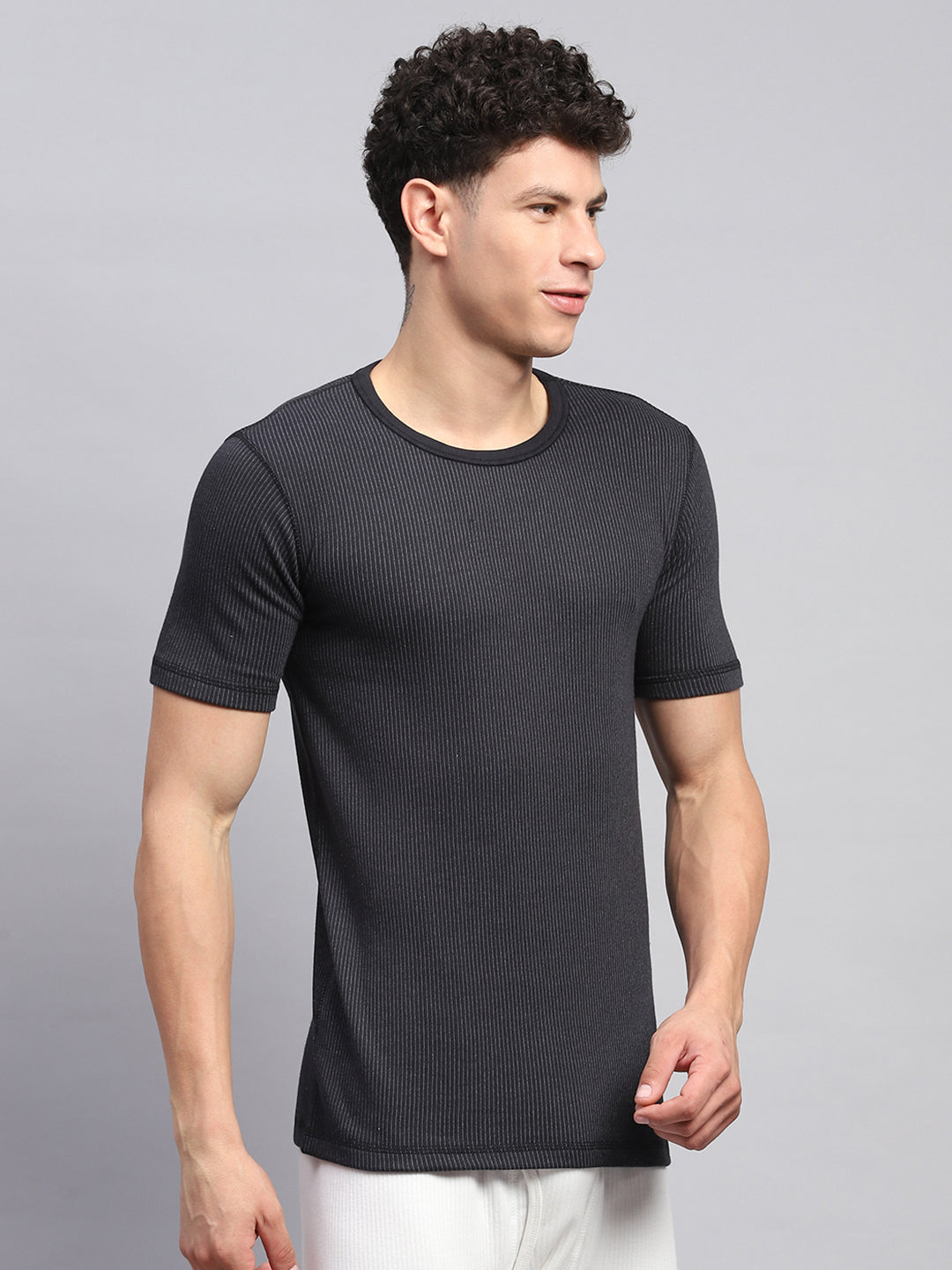 Men Black Solid Round Neck Half Sleeve Thermal Vest