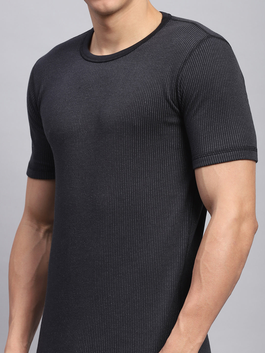 Men Black Solid Round Neck Half Sleeve Thermal Vest