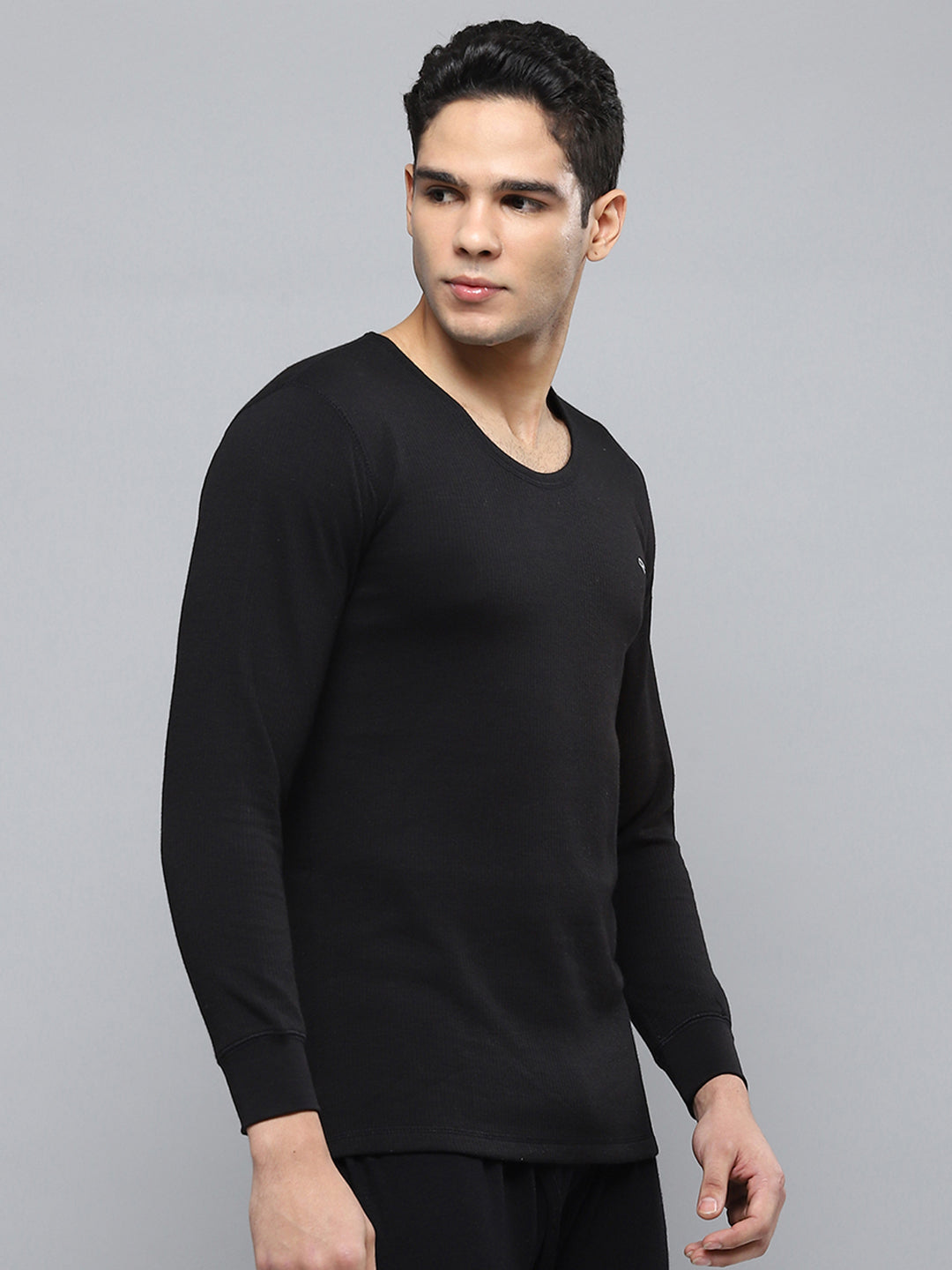 Men Black Solid Round Neck Full Sleeve Thermal Vest