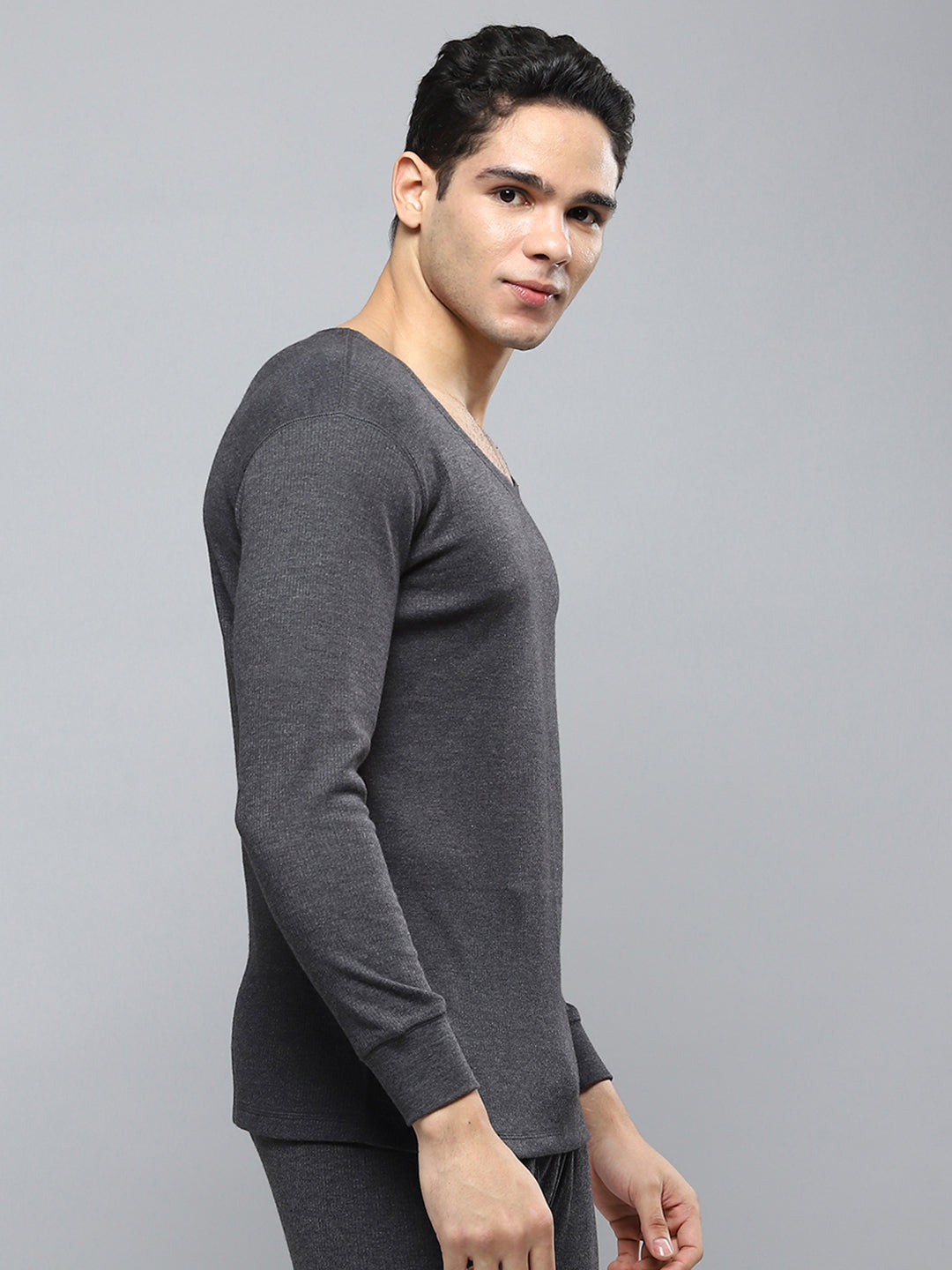 Men Charcoal Solid Round Neck Full Sleeve Thermal Vest