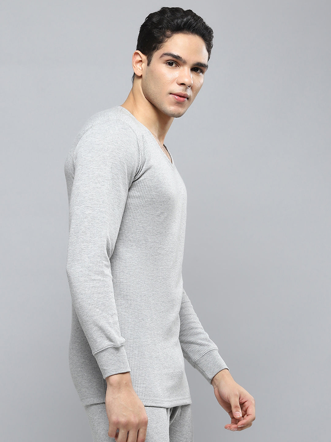 Men Grey Solid Round Neck Full Sleeve Thermal Vest