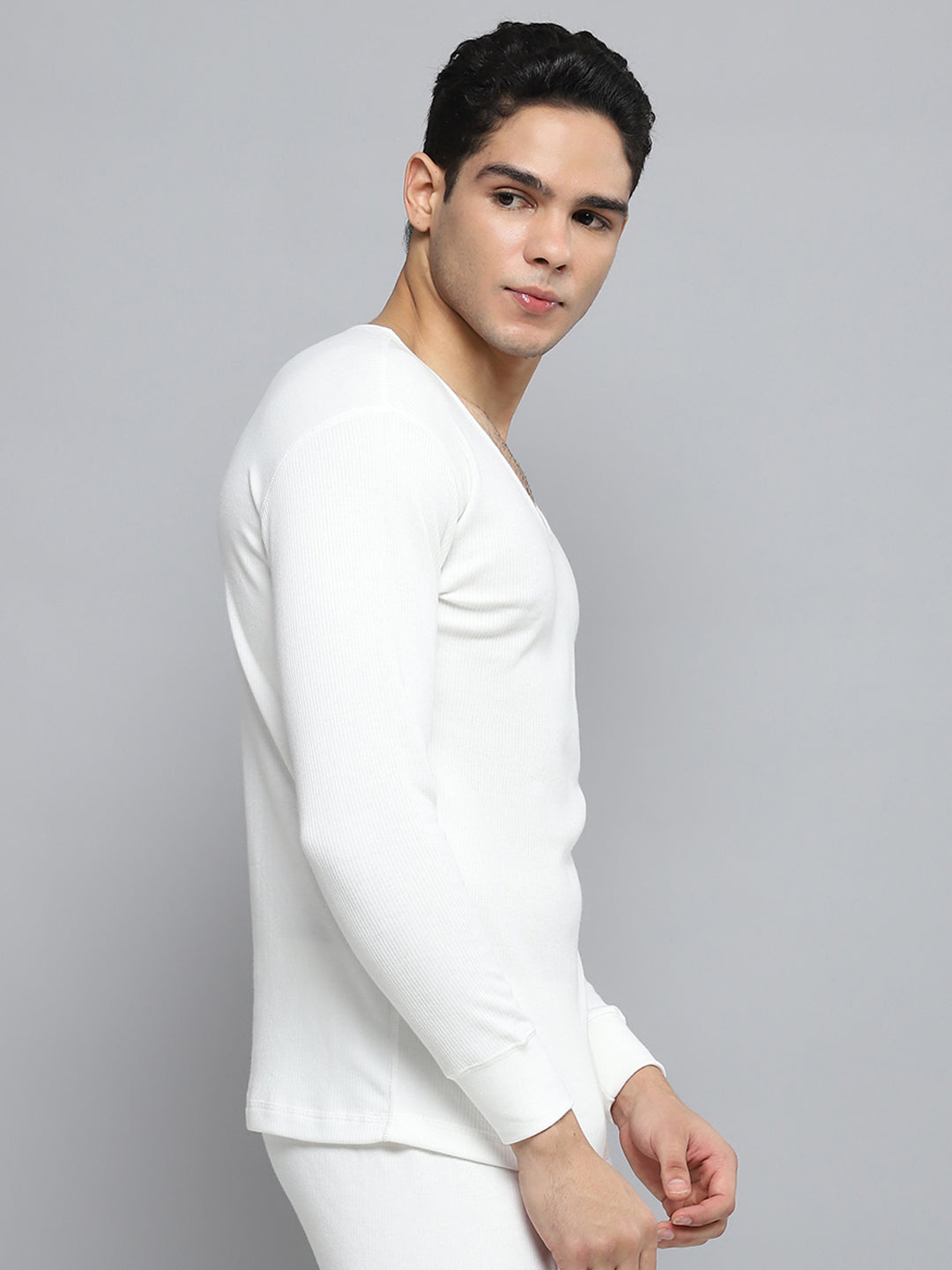 Men White Solid Round Neck Full Sleeve Thermal Vest