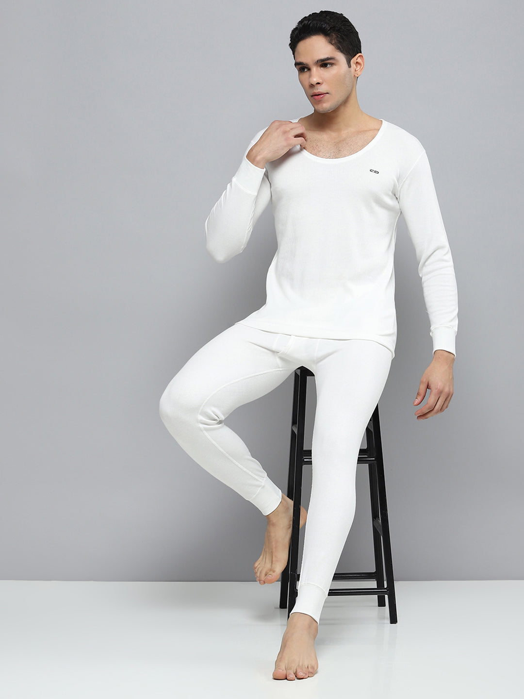 Men White Solid Round Neck Full Sleeve Thermal Vest