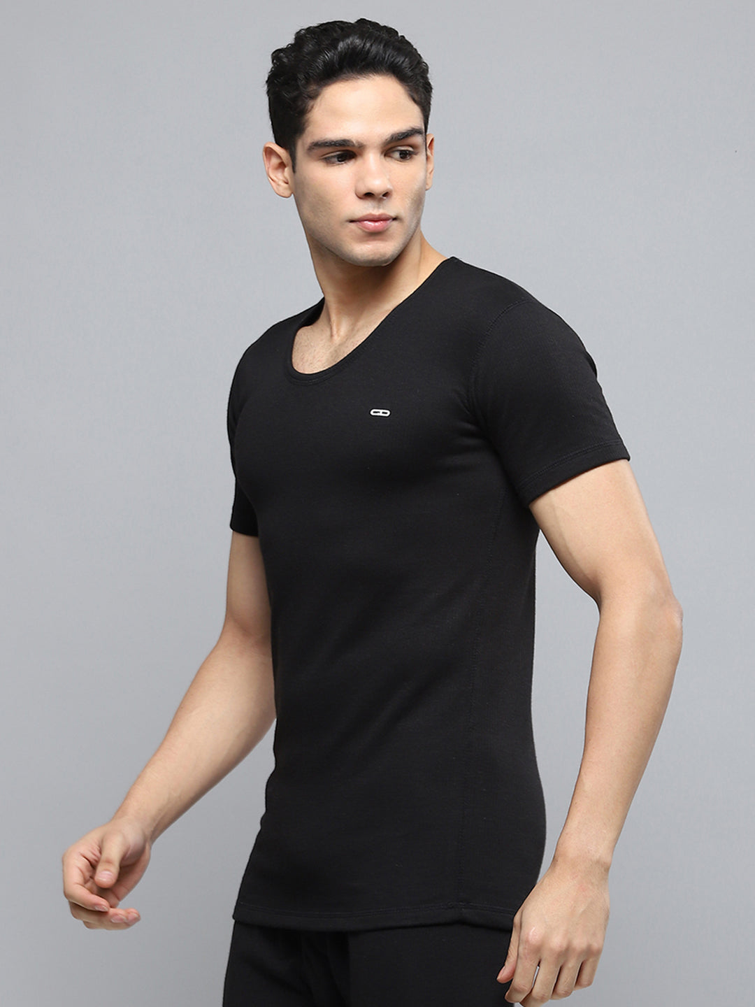 Men Black Solid Round Neck Half Sleeve Thermal Vest