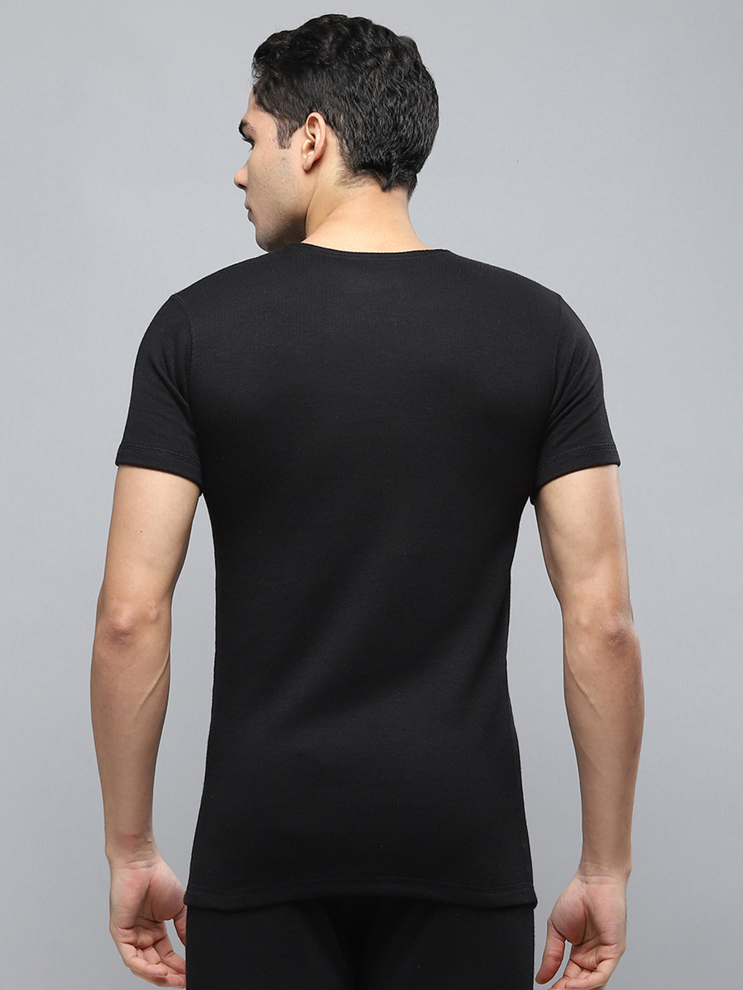 Men Black Solid Round Neck Half Sleeve Thermal Vest