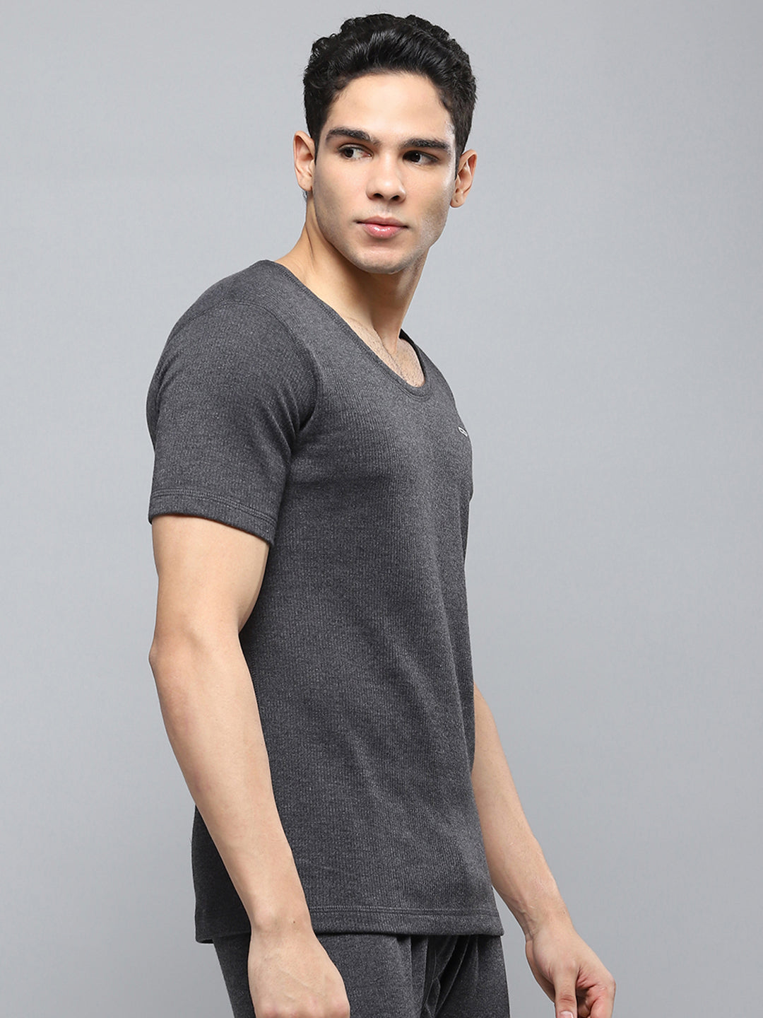 Men Charcoal Solid Round Neck Half Sleeve Thermal Vest