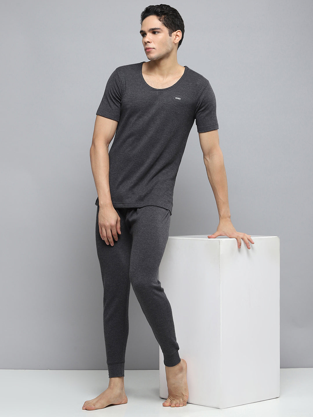 Men Charcoal Solid Round Neck Half Sleeve Thermal Vest