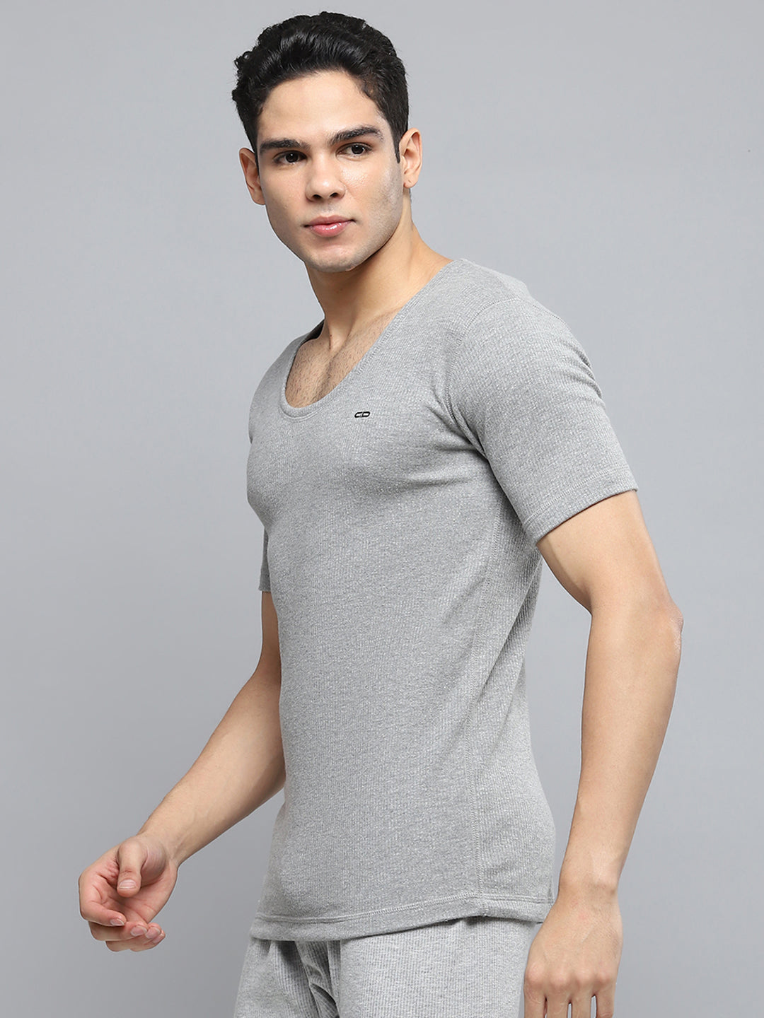 Men Grey Solid Round Neck Half Sleeve Thermal Vest