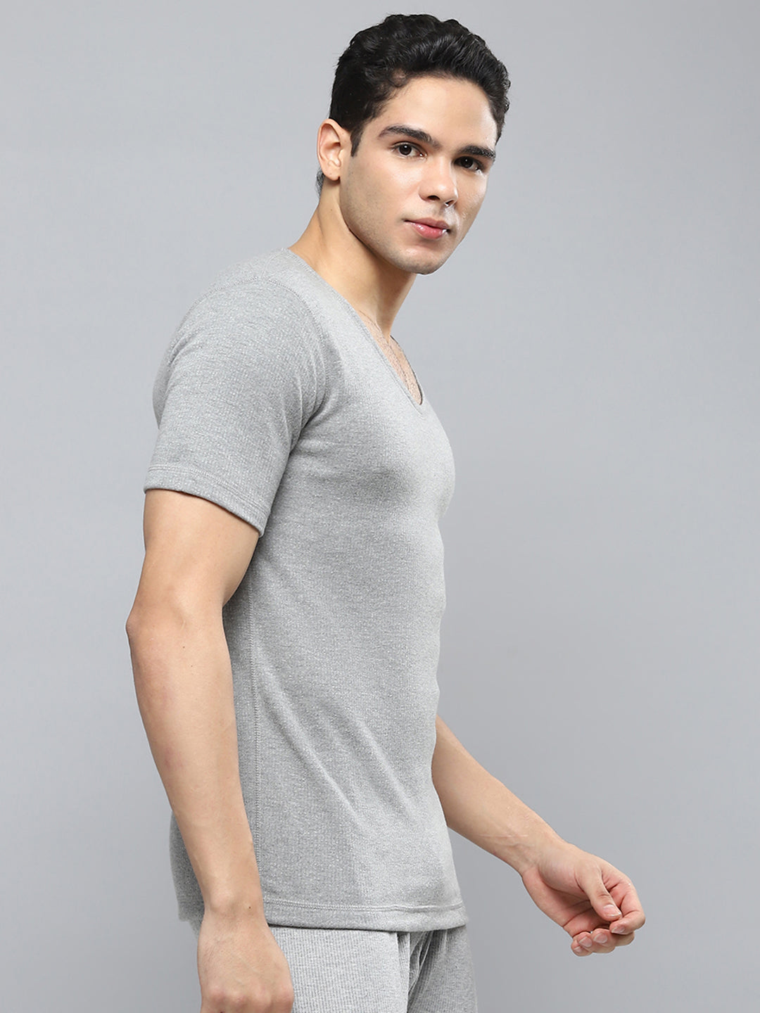 Men Grey Solid Round Neck Half Sleeve Thermal Vest