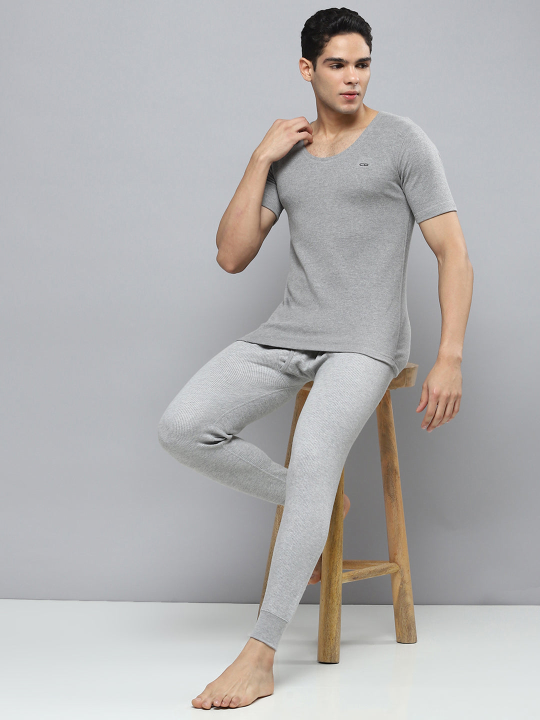 Men Grey Solid Round Neck Half Sleeve Thermal Vest