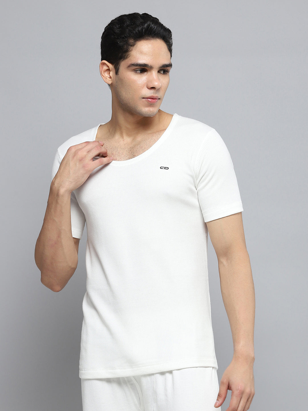 Men White Solid Round Neck Half Sleeve Thermal Vest