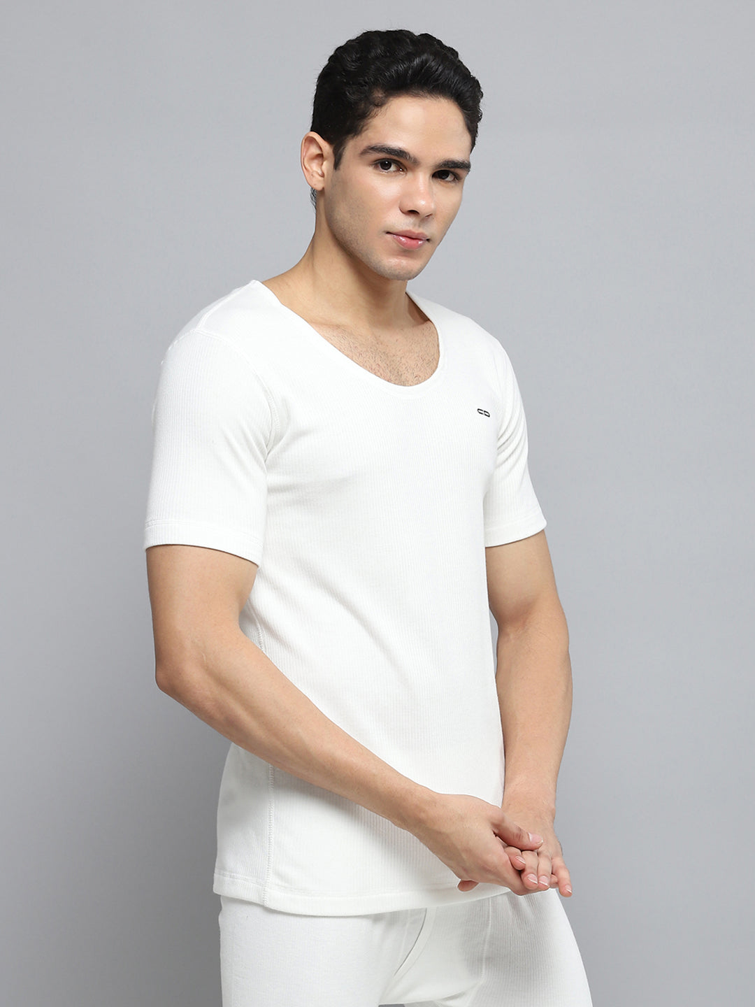 Men White Solid Round Neck Half Sleeve Thermal Vest