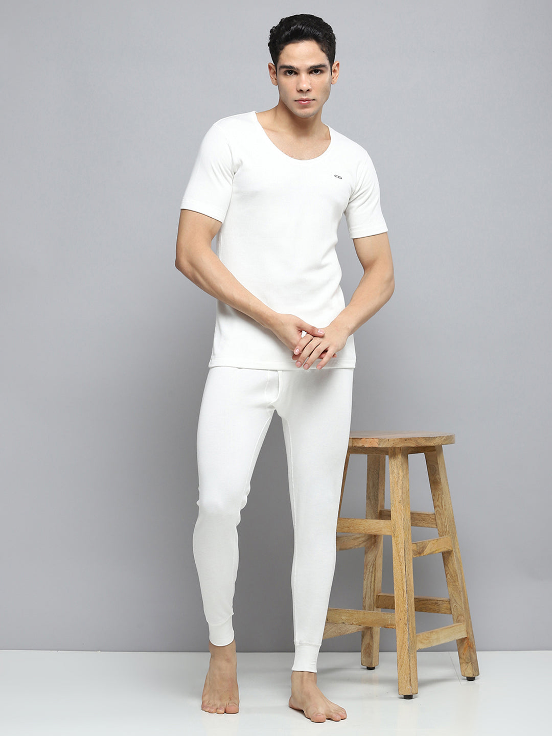 Men White Solid Round Neck Half Sleeve Thermal Vest