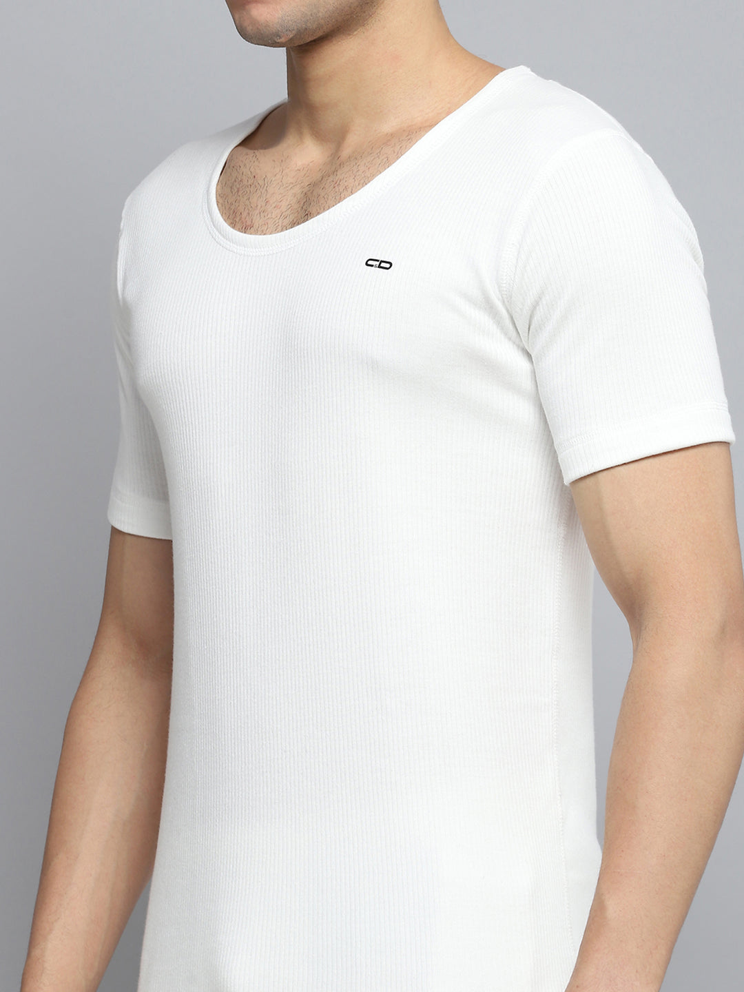 Men White Solid Round Neck Half Sleeve Thermal Vest