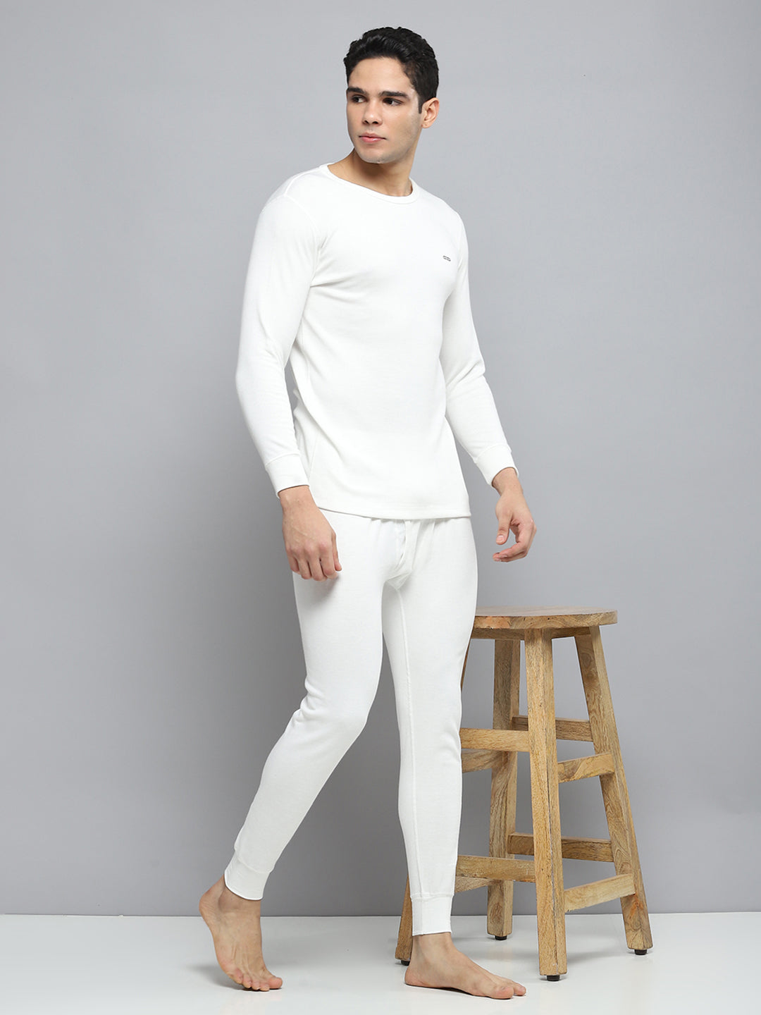 Men White Solid Round Neck Full Sleeve Thermal Vest