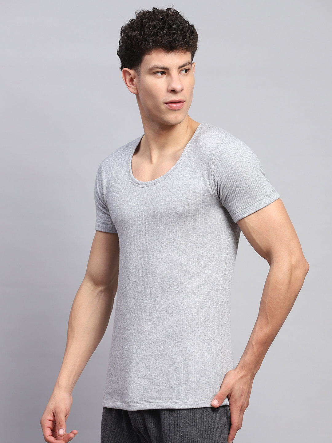 Men Grey Solid Round Neck Half Sleeve Thermal Vest