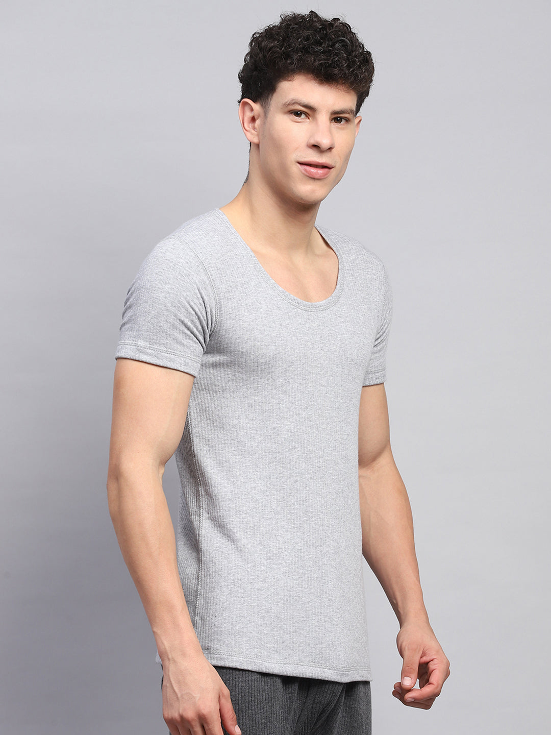 Men Grey Solid Round Neck Half Sleeve Thermal Vest