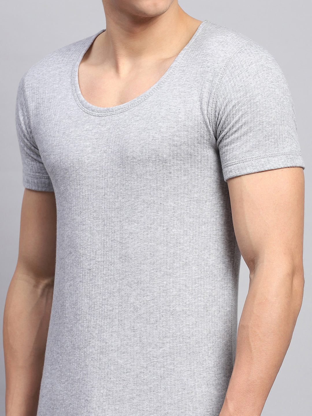 Men Grey Solid Round Neck Half Sleeve Thermal Vest