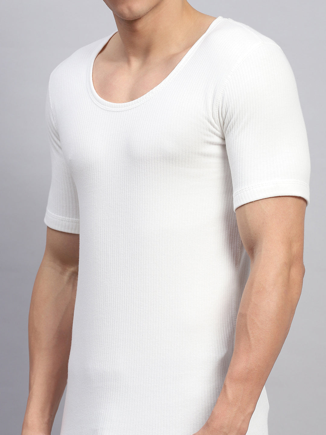 Men White Solid Round Neck Half Sleeve Thermal Vest