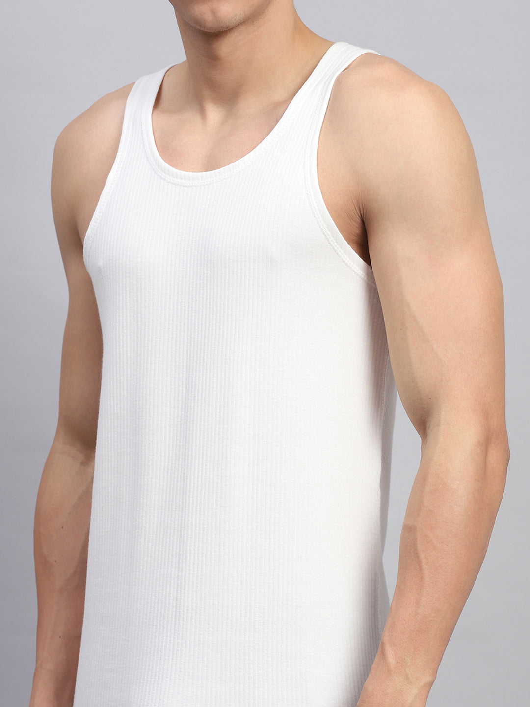 Men White Solid Round Neck Sleeveless Thermal Vest