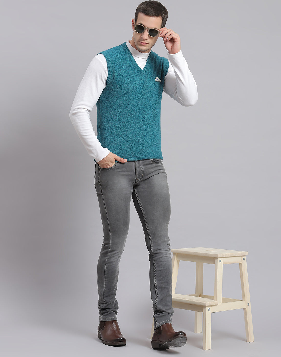 Men Turquoise Blue Solid V Neck Sleeveless Sweater