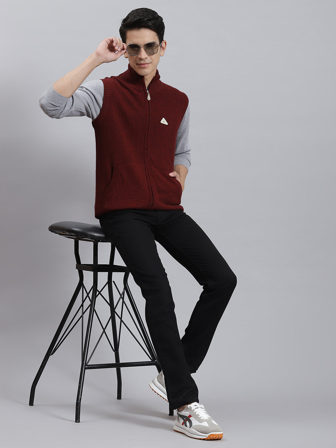 Men Maroon Solid Stand Collar Sleeveless Sweaters/Pullovers