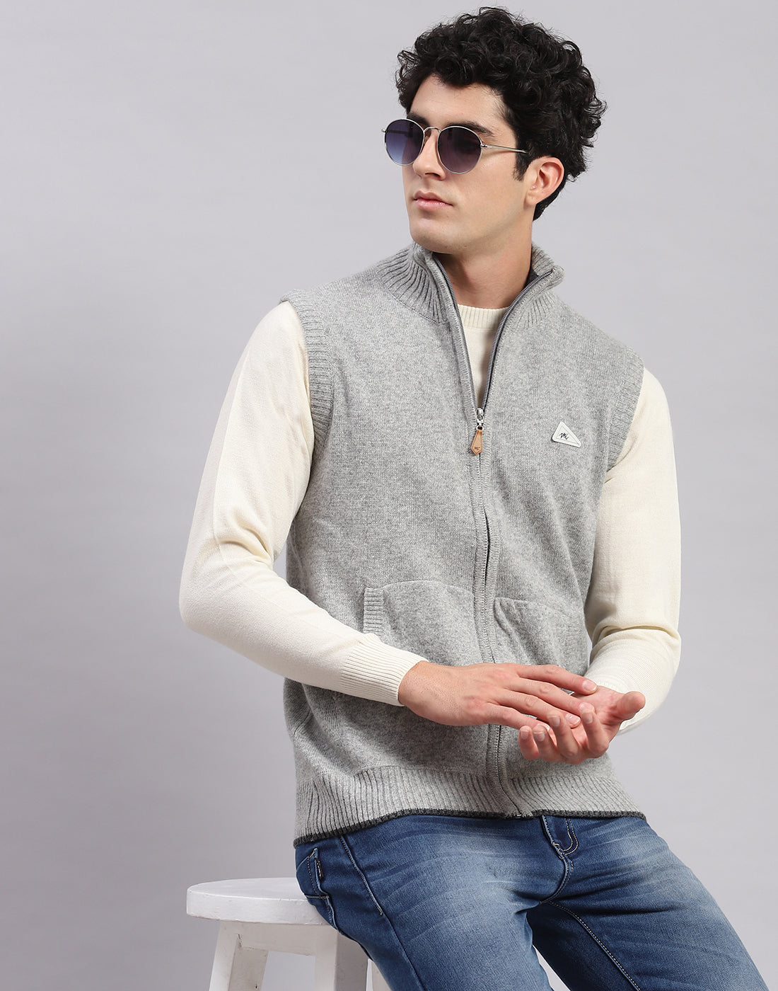 Men Grey Solid Stand Collar Sleeveless Sweaters/Pullovers