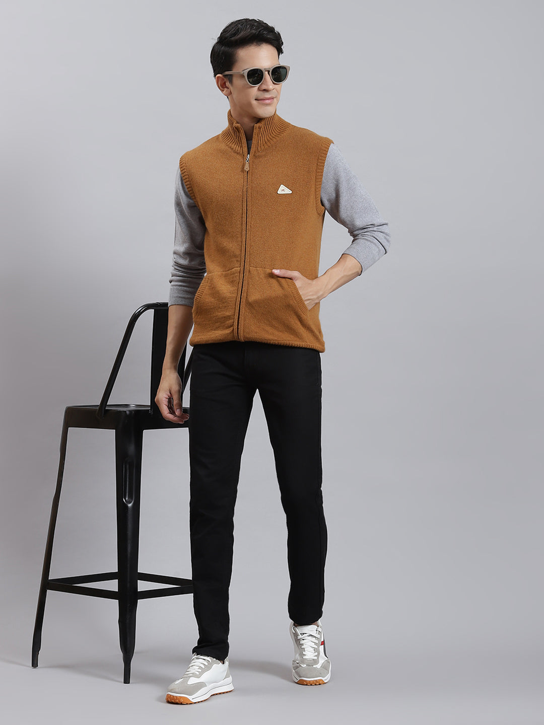 Men Brown Solid Stand Collar Sleeveless Sweaters/Pullovers