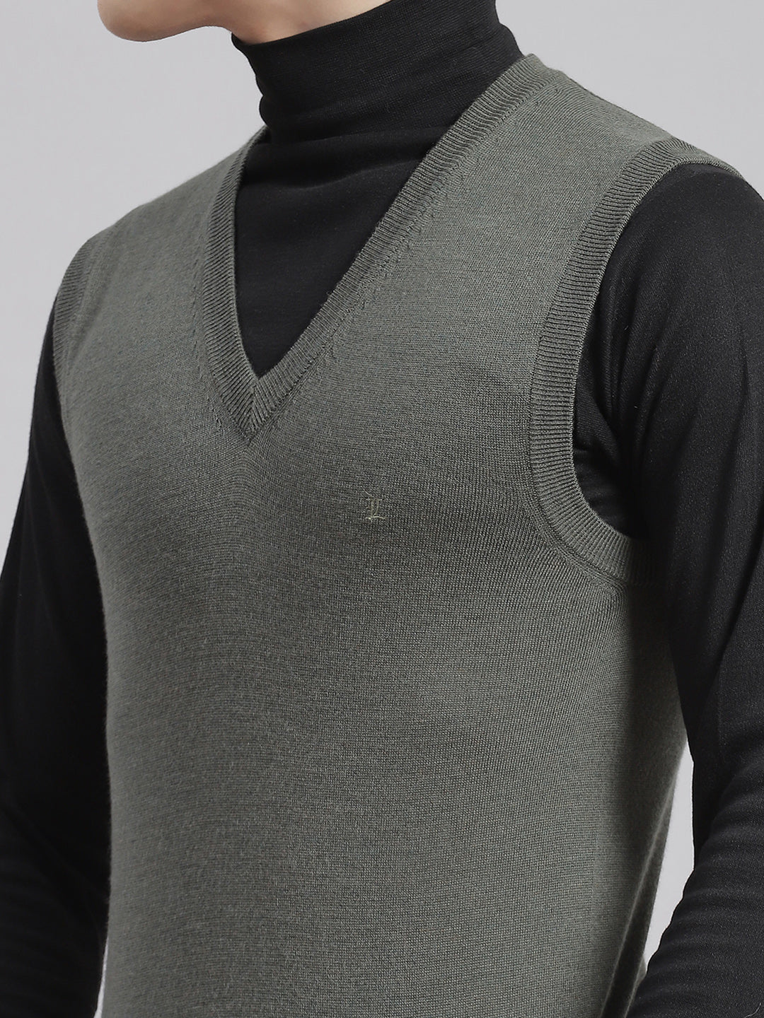 Men Olive Solid V Neck Sleeveless Sweaters/Pullovers