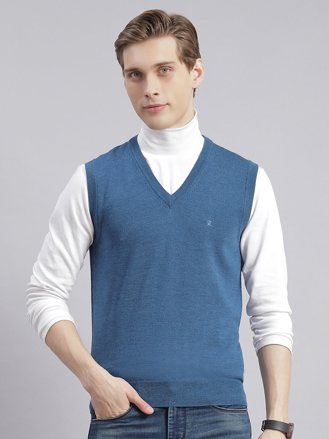 Men Blue Solid V Neck Sleeveless Sweaters/Pullovers