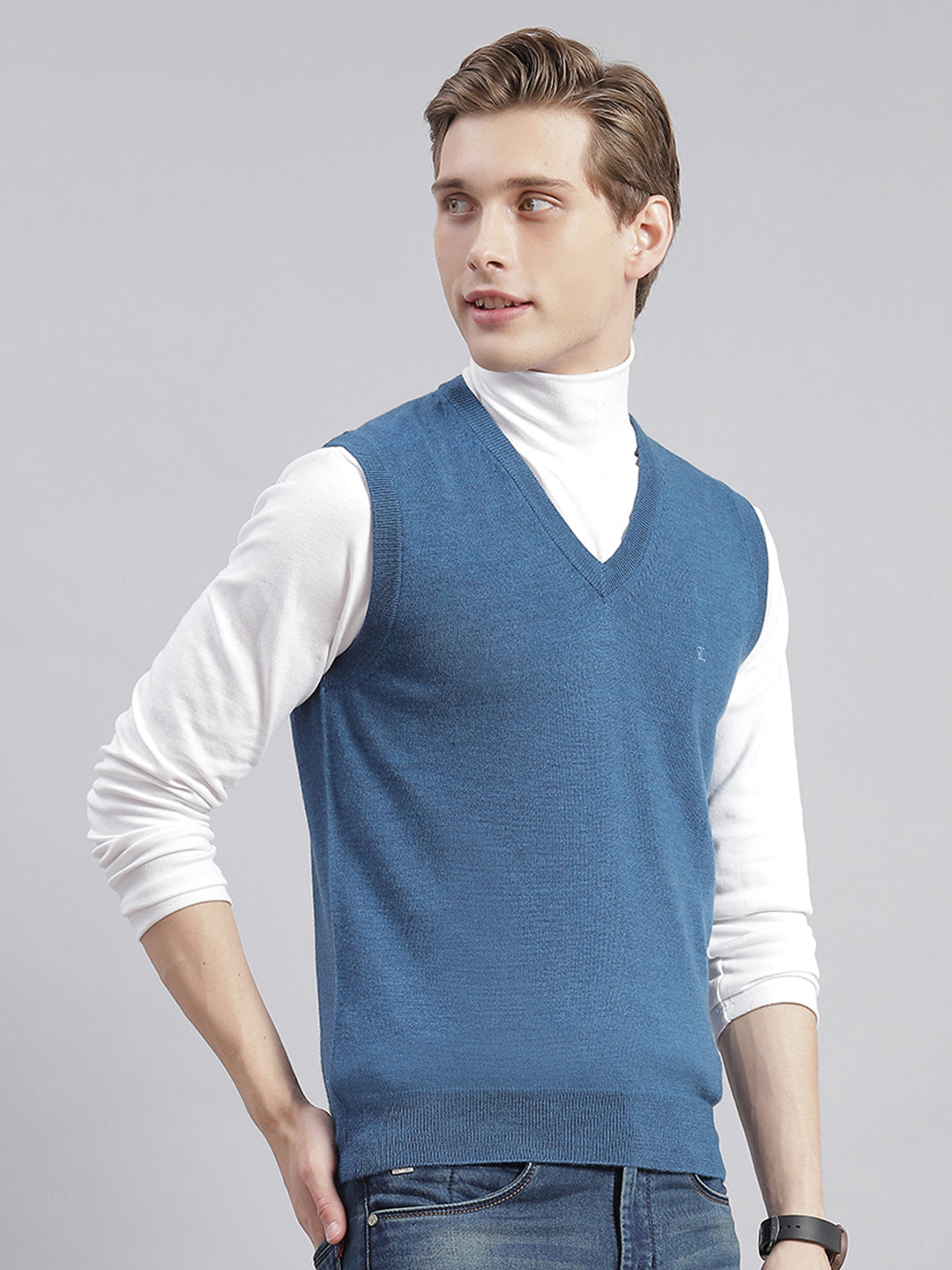 Men Blue Solid V Neck Sleeveless Sweaters/Pullovers