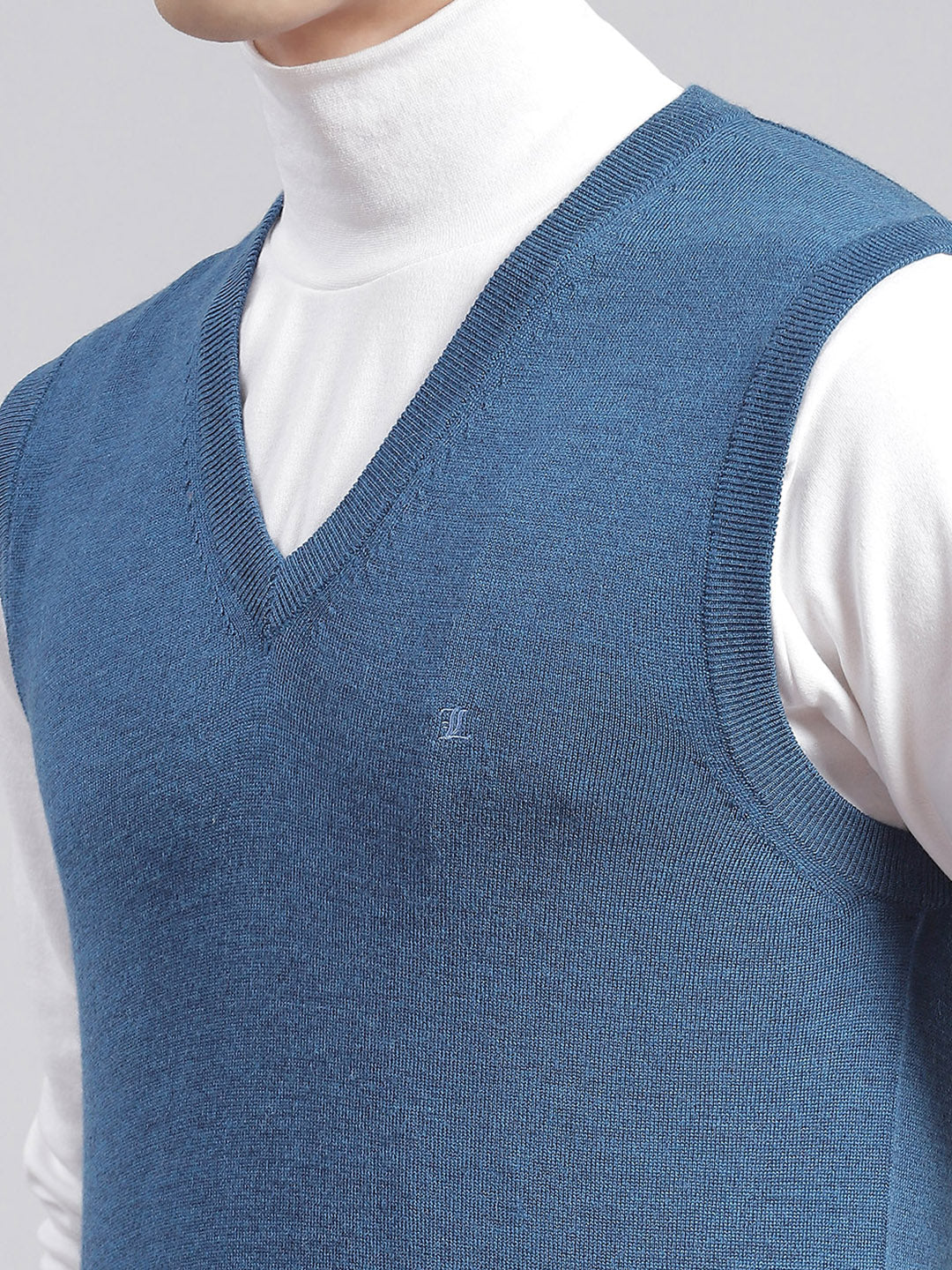 Men Blue Solid V Neck Sleeveless Sweaters/Pullovers