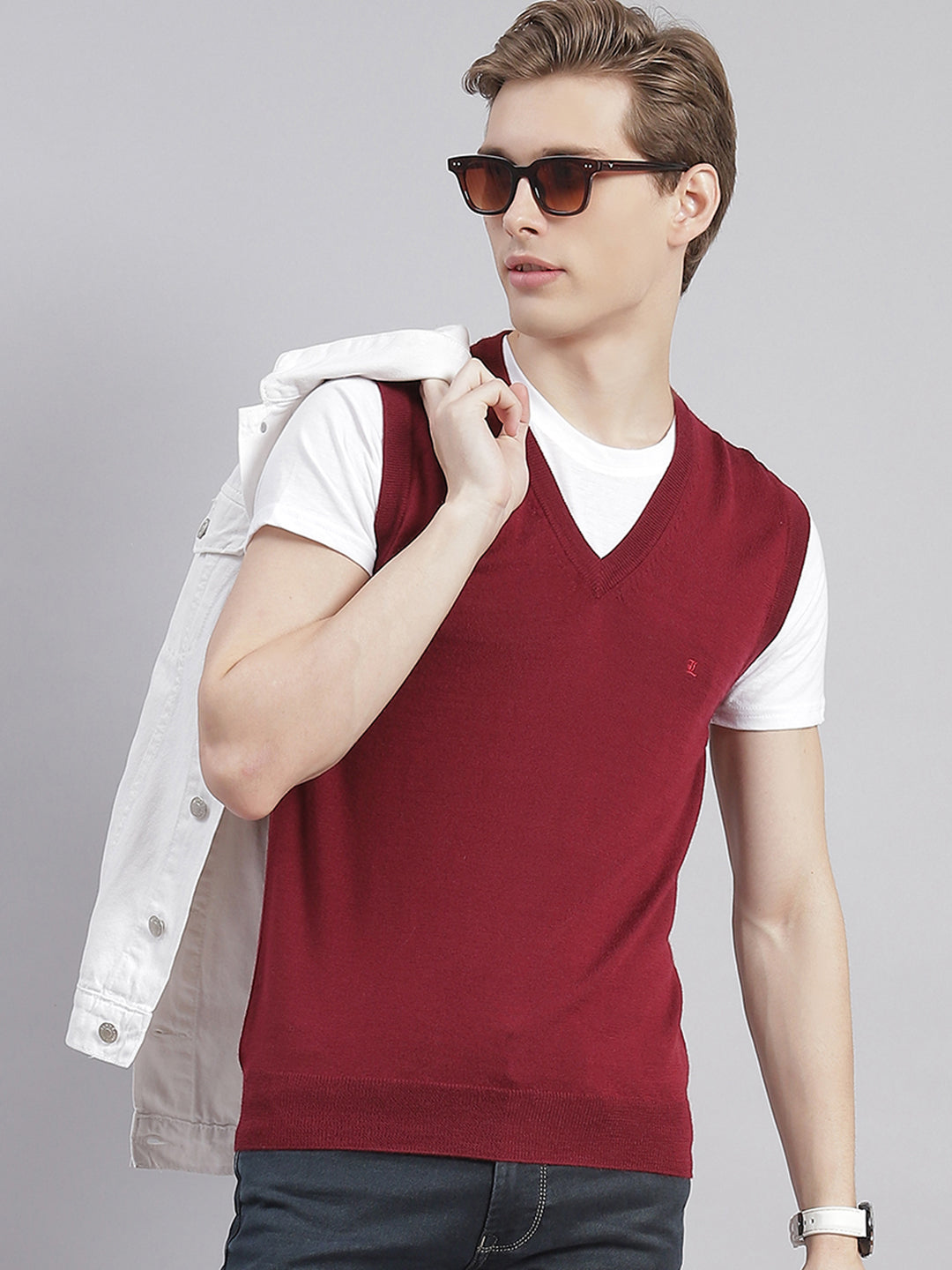 Men Maroon Solid V Neck Sleeveless Sweaters/Pullovers