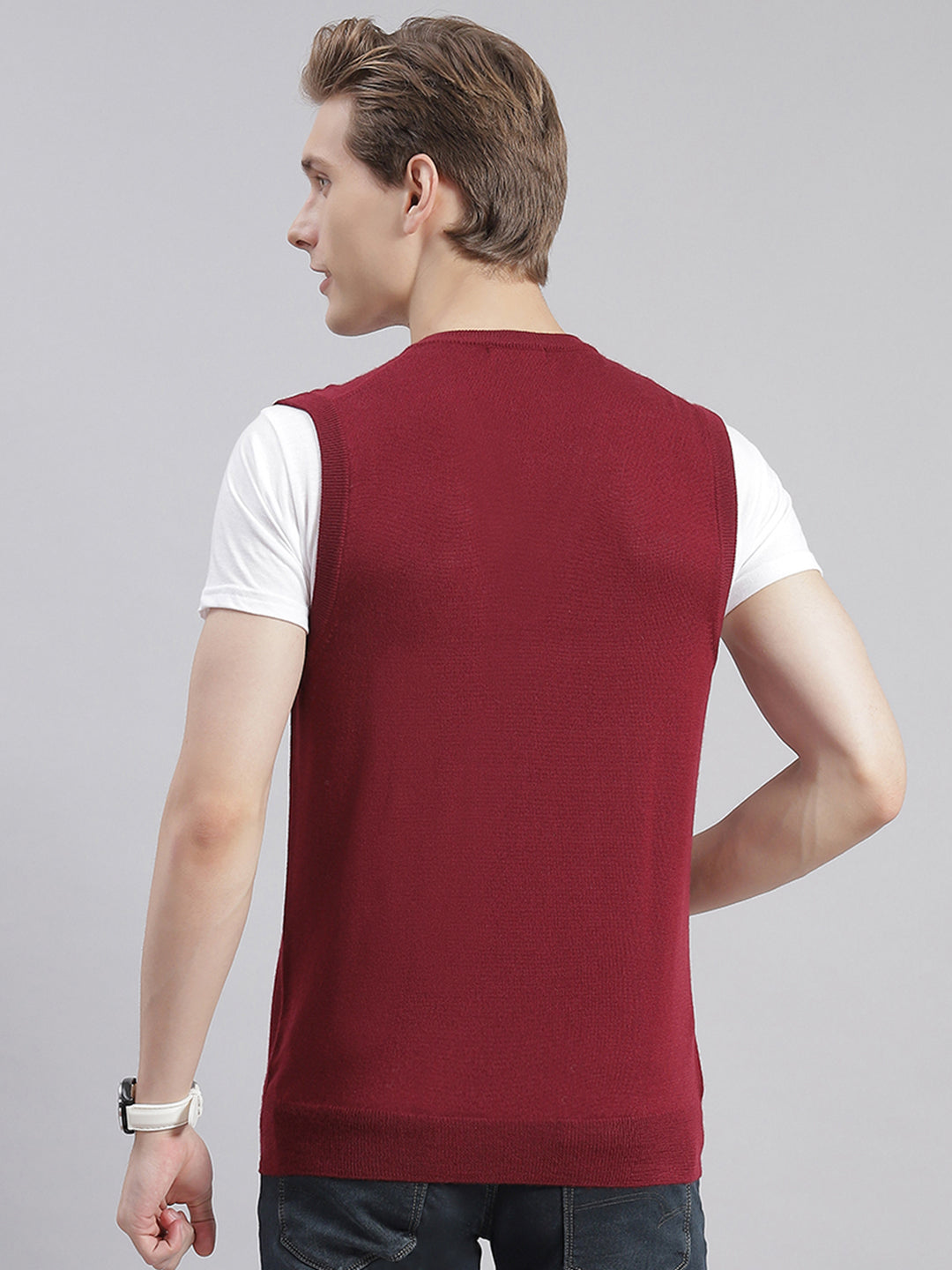 Men Maroon Solid V Neck Sleeveless Sweaters/Pullovers