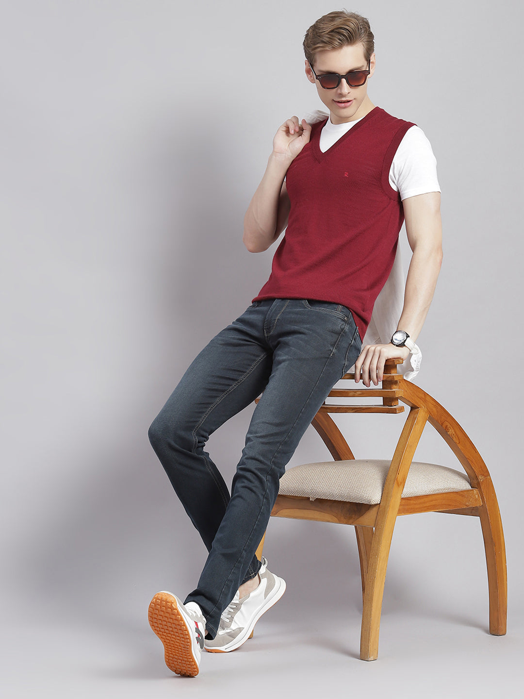 Men Maroon Solid V Neck Sleeveless Sweaters/Pullovers