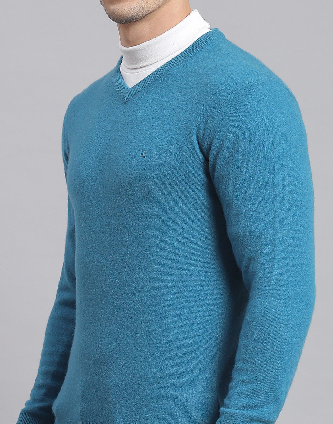 Men Teal Blue Solid V Neck Full Sleeve Sweater