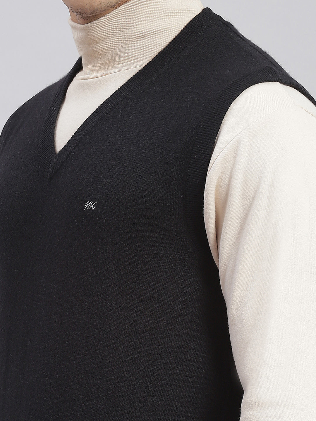 Men Black Solid V Neck Sleeveless Sweaters Pullovers