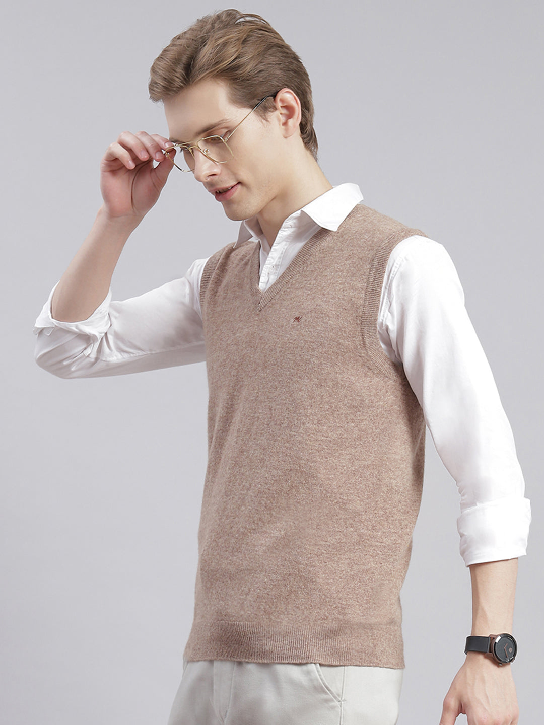 Men Brown Solid V Neck Sleeveless Sweaters/Pullovers