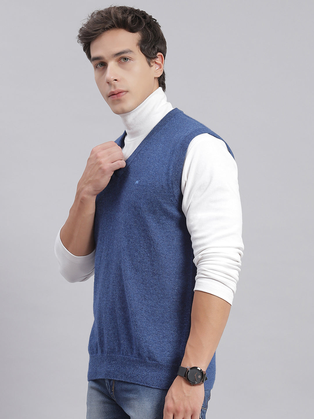 Men Blue Solid V Neck Sleeveless Sweaters/Pullovers