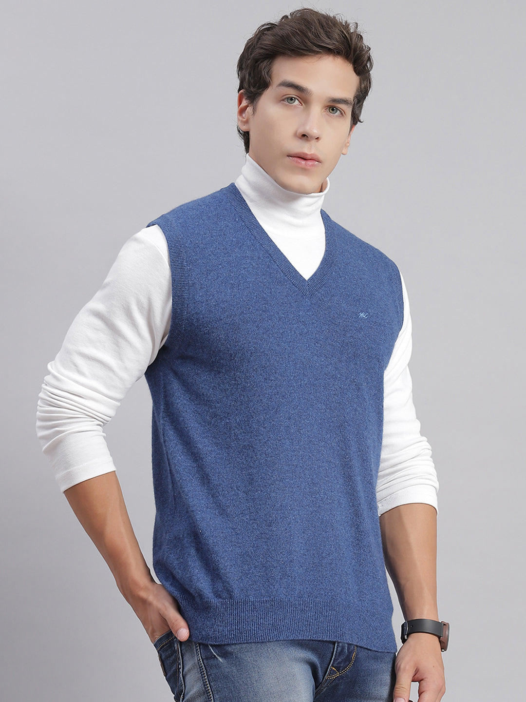 Men Blue Solid V Neck Sleeveless Sweaters/Pullovers