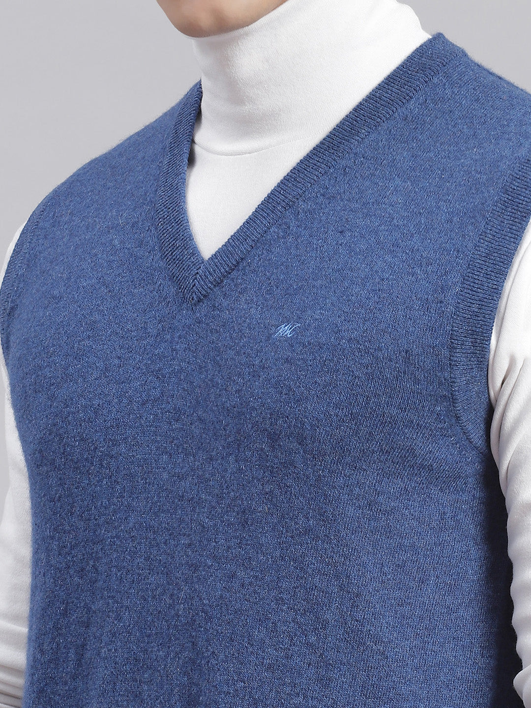 Men Blue Solid V Neck Sleeveless Sweaters/Pullovers