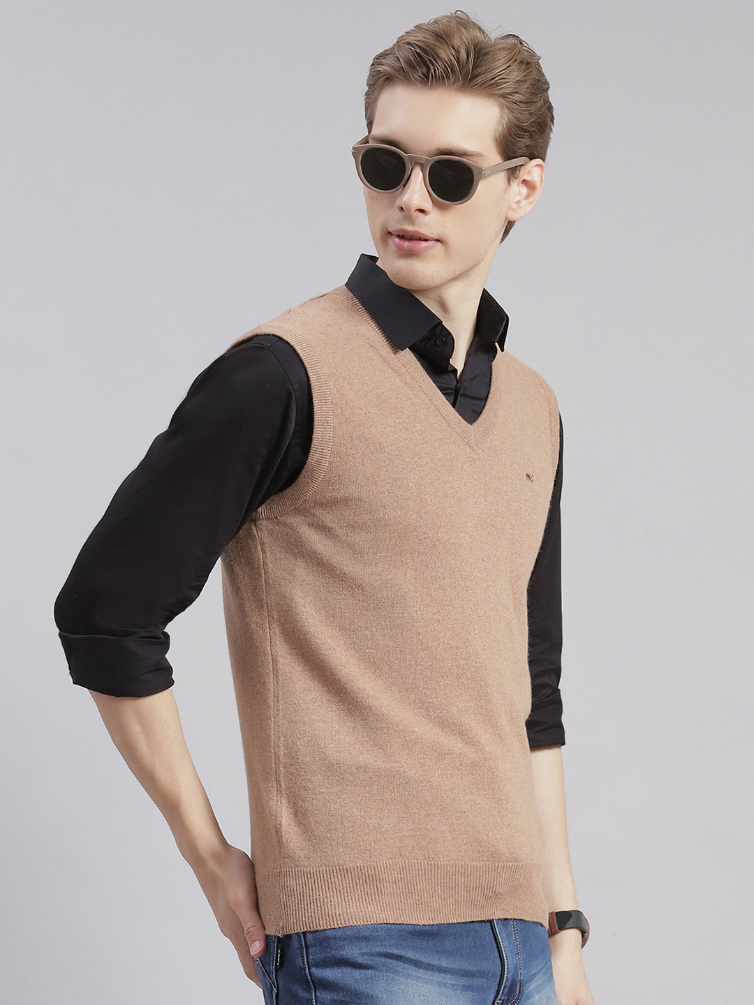 Men Brown Solid V Neck Sleeveless Sweaters/Pullovers