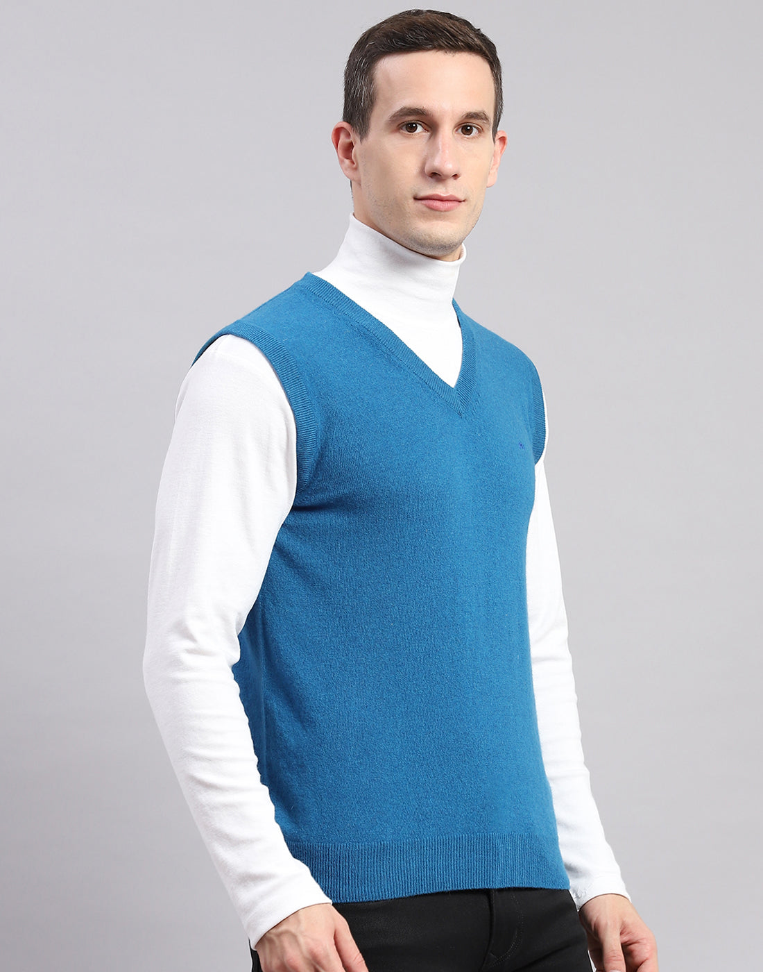 Men Blue Solid V Neck Sleeveless Sweaters/Pullovers