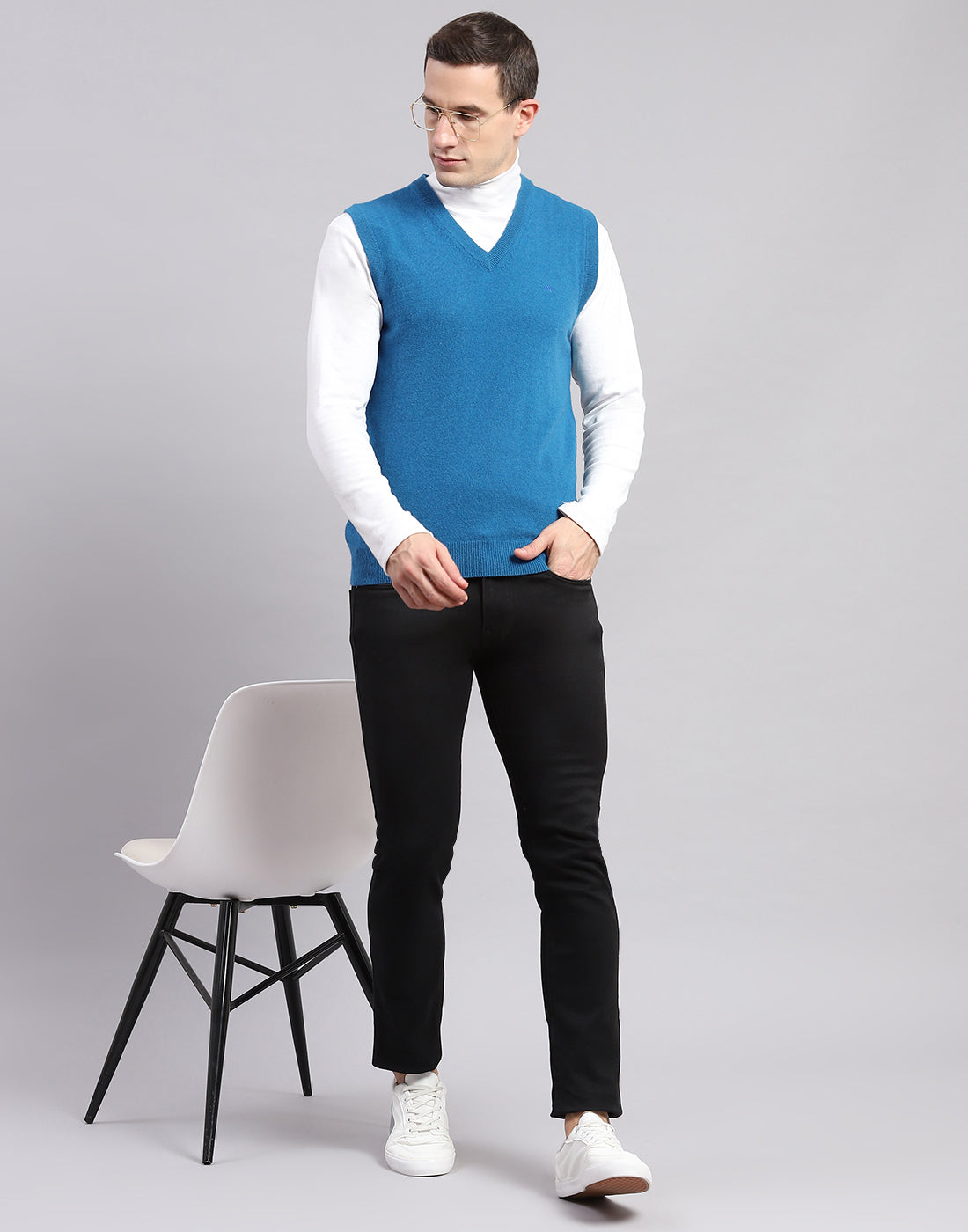 Men Blue Solid V Neck Sleeveless Sweaters/Pullovers