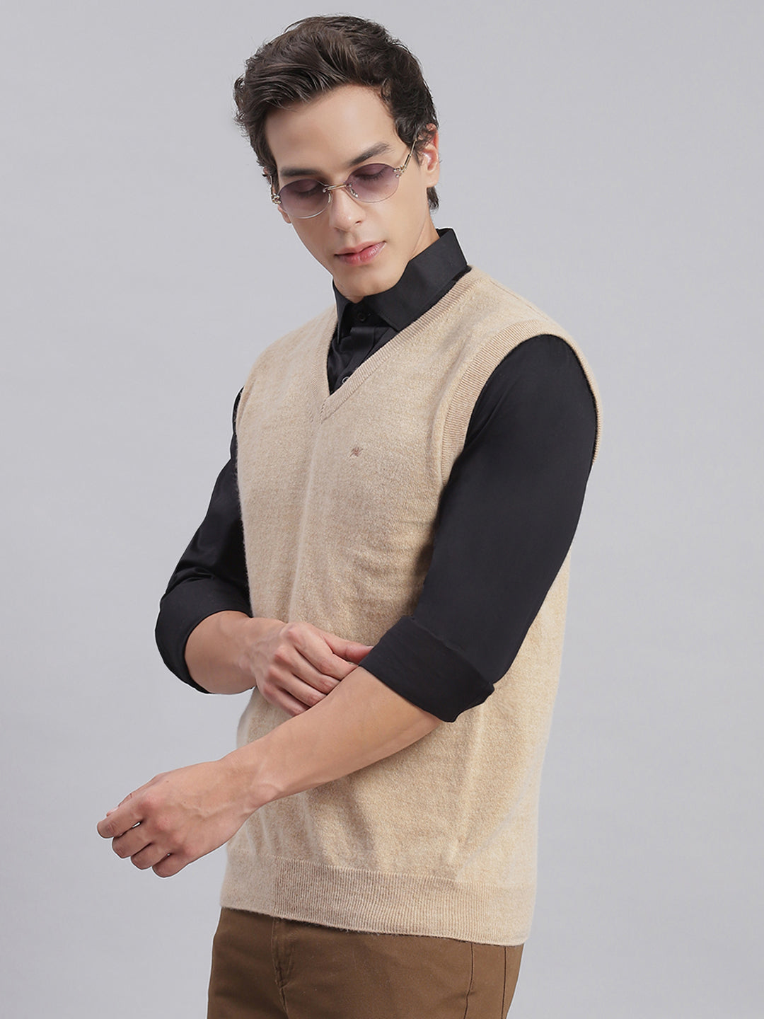 Men Camel Brown Solid V Neck Sleeveless Sweaters/Pullovers