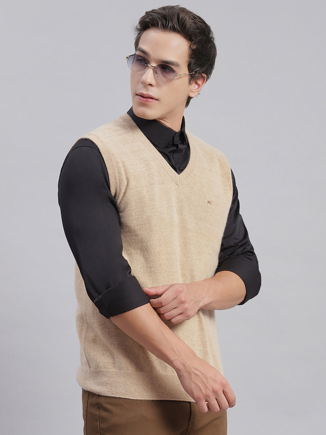 Men Camel Brown Solid V Neck Sleeveless Sweaters/Pullovers