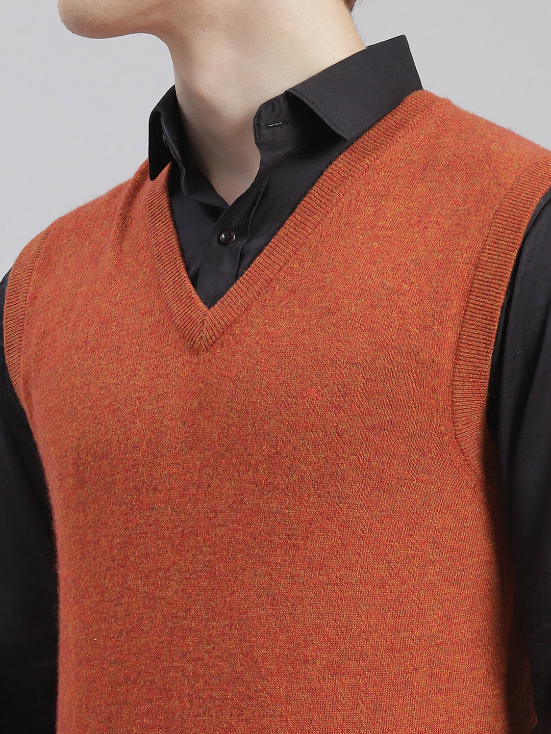 Men Rust Solid V Neck Sleeveless Sweaters/Pullovers