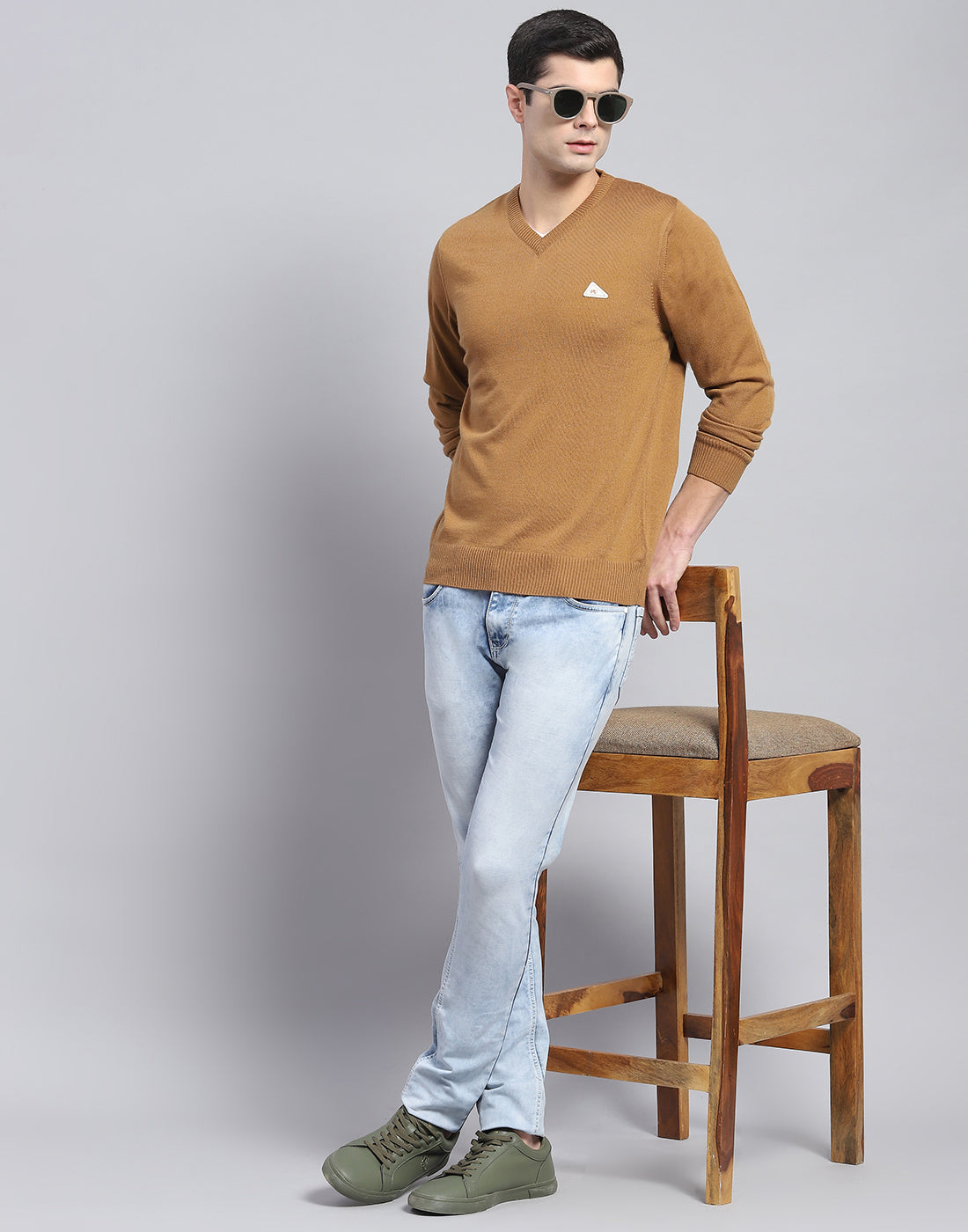 Men Brown Solid V Neck Full Sleeve Pullover